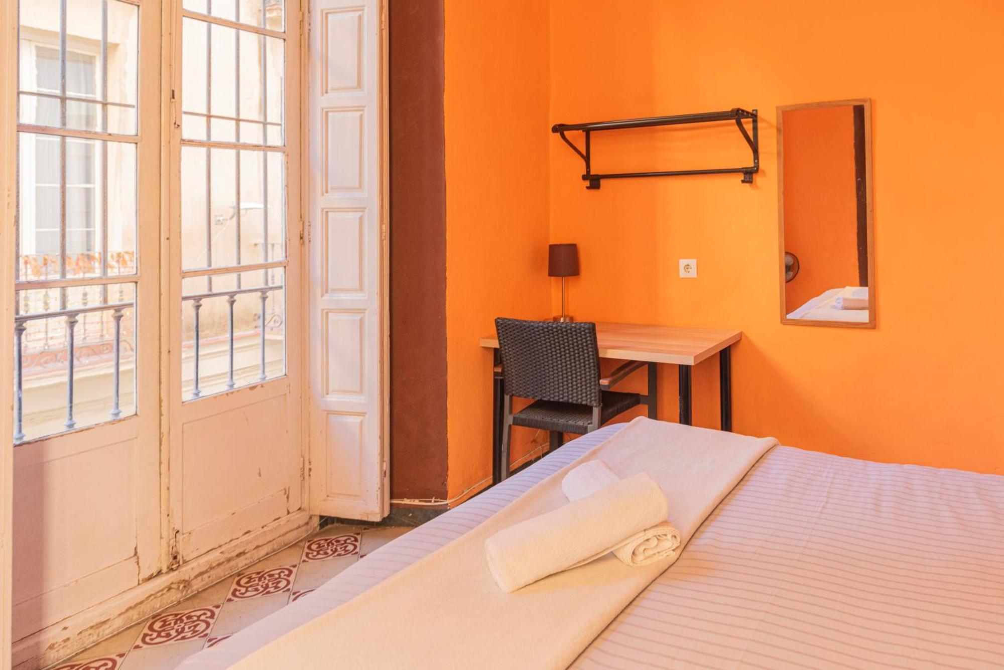 Private Rooms In Historic Building On The Square Malaga Exterior photo